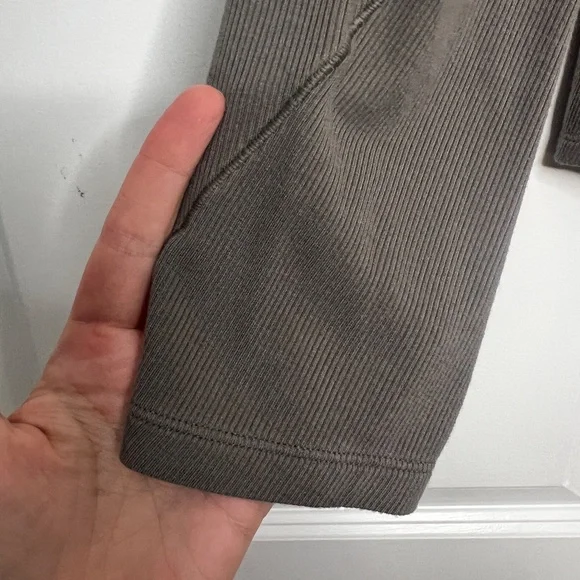 Lululemon Ribbed Long Sleeve Top — Ultra Soft — Size 8 - Picture 4 of 4